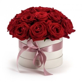 Raudonų rožių dėžutė